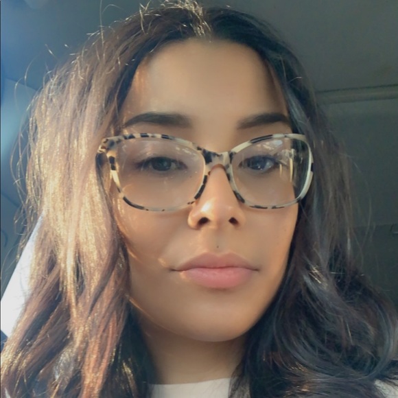 Meet your Posher, Alexandra - Picture 1 of 1